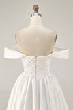 Robe courte blanche à épaules dénudées