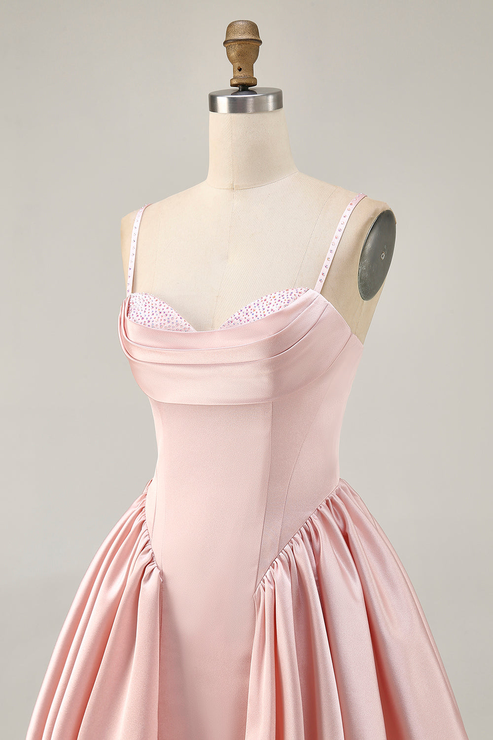 Fard à joues col bénitier bretelles spaghetti trapèze perlé satin robe de bal