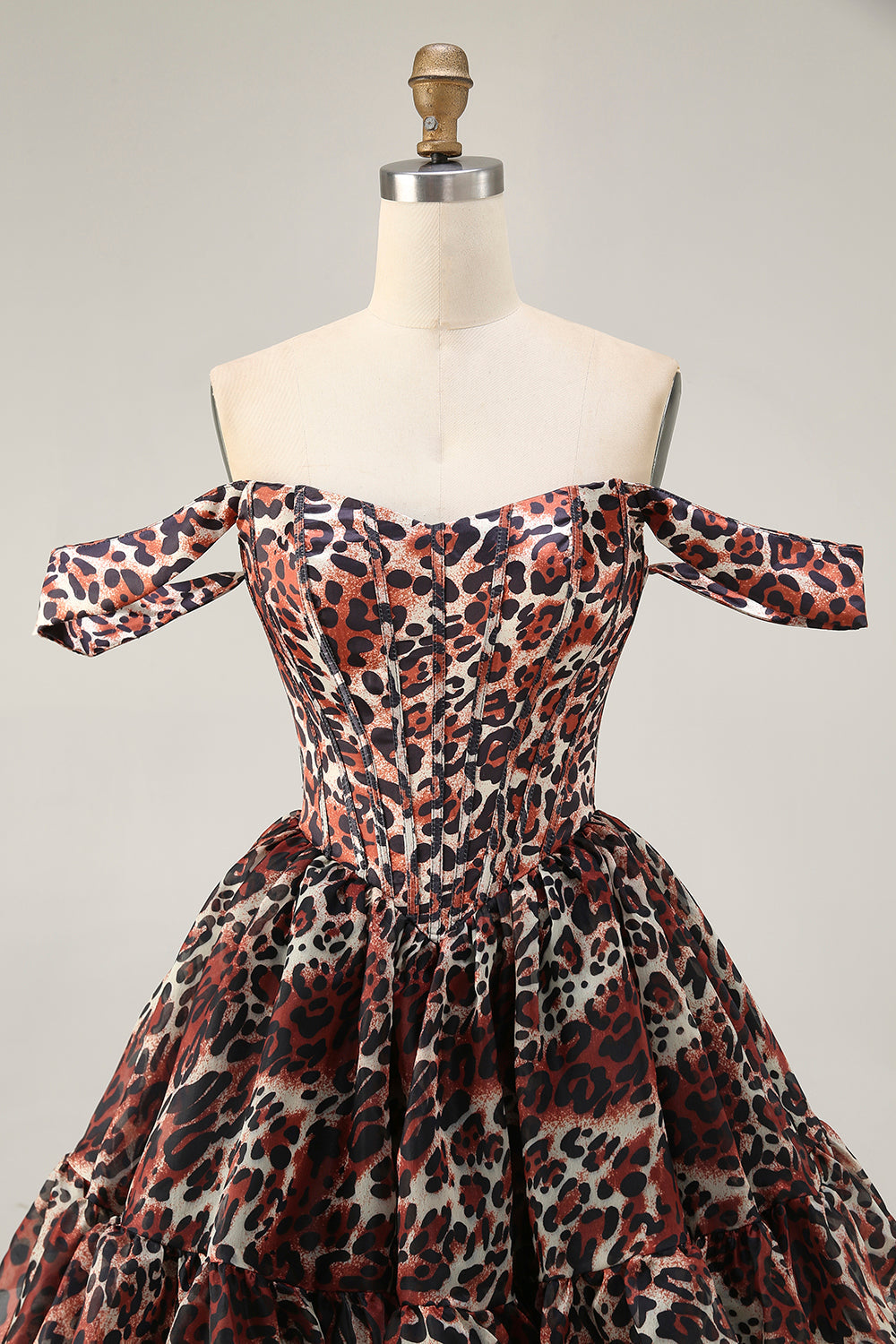 Robe de cocktail courte trapèze style corset à épaules dénudées et imprimé léopard kaki