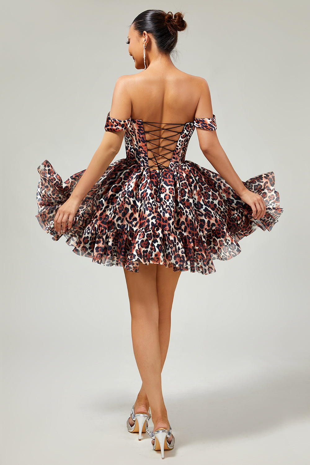 Robe de cocktail courte trapèze style corset à épaules dénudées et imprimé léopard kaki