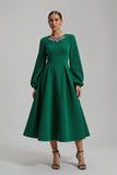 Robe de vacances à manches longues en satin perlé vert foncé