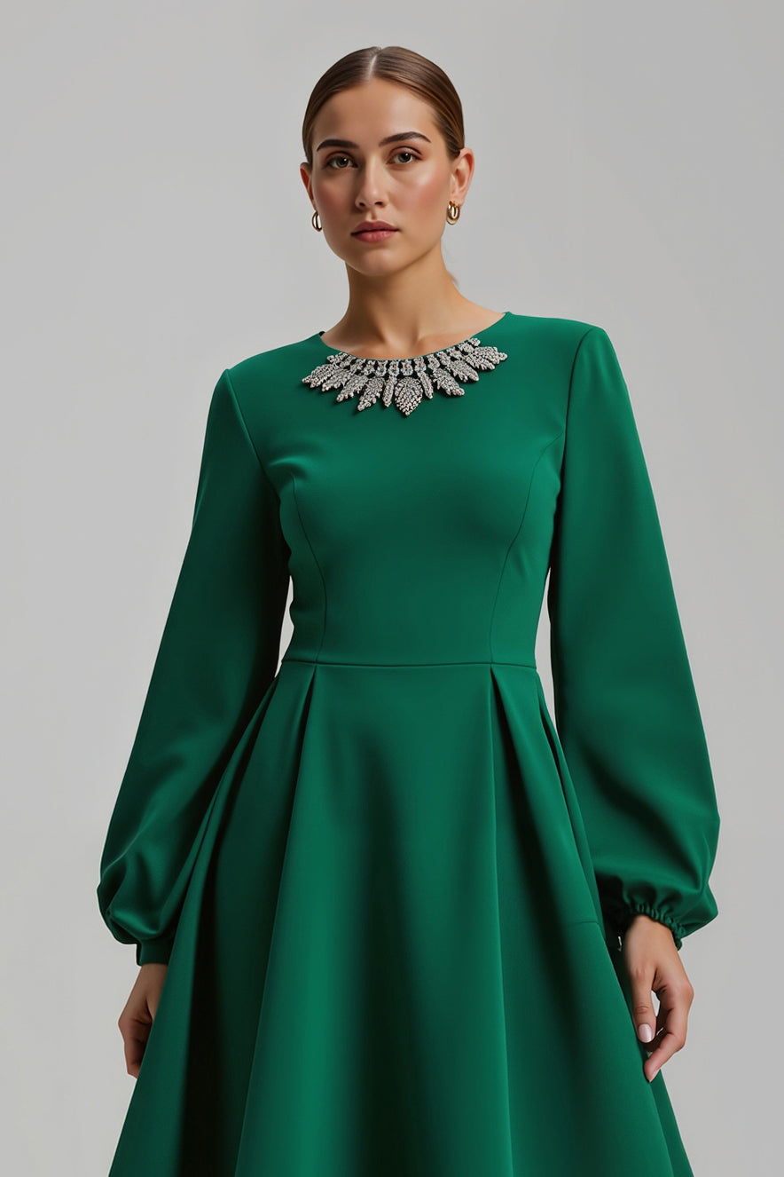 Robe de vacances à manches longues en satin perlé vert foncé
