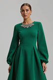 Robe de vacances à manches longues en satin perlé vert foncé
