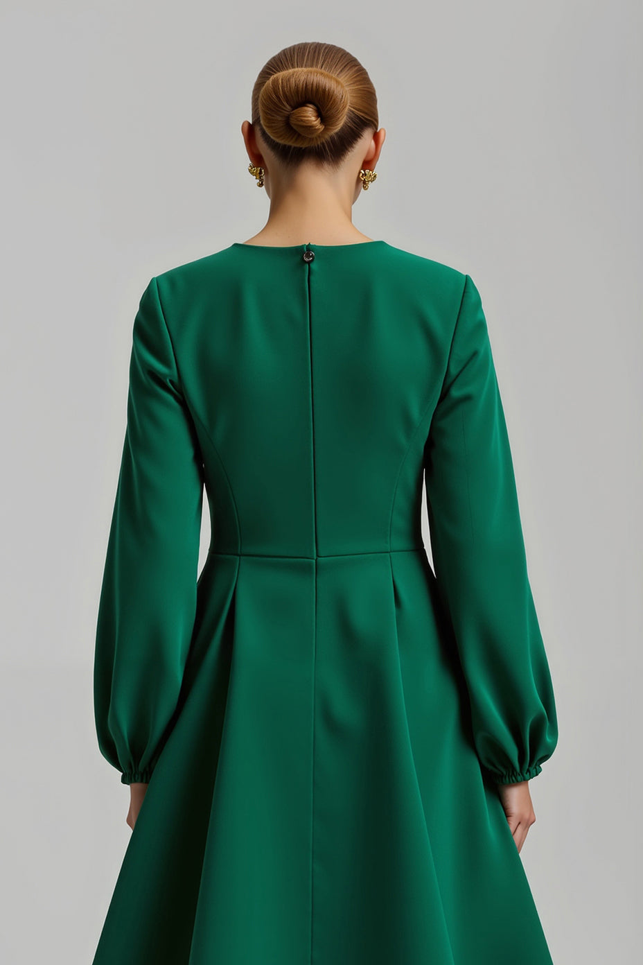 Robe de vacances à manches longues en satin perlé vert foncé