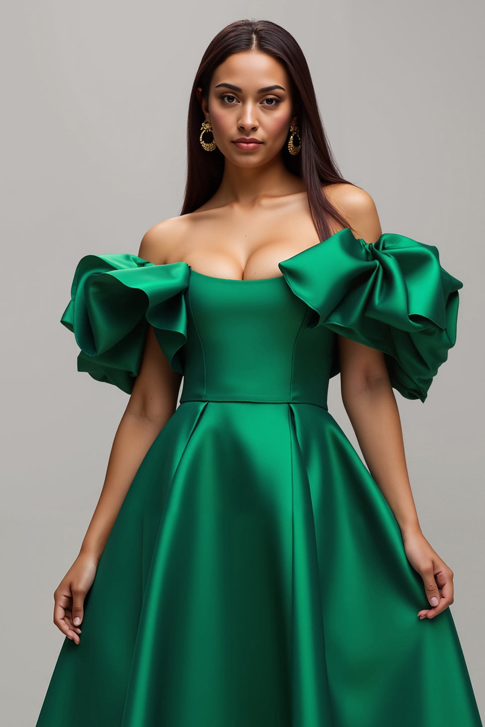 Robe de vacances en satin vert foncé à épaules dénudées