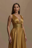 Robe longue de fête de Noël dos nu en satin doré à col en V