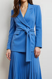 Blue Peak Lapel Plissé Une Ligne Femmes Costumes avec Ceinture