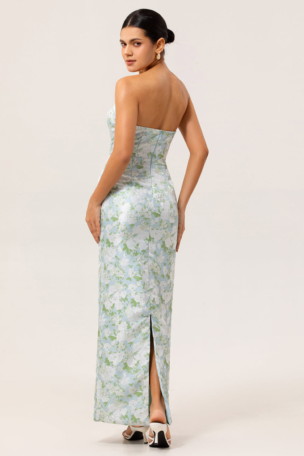 Robe de demoiselle d’honneur sans bretelles imprimée florale blanche et bleue