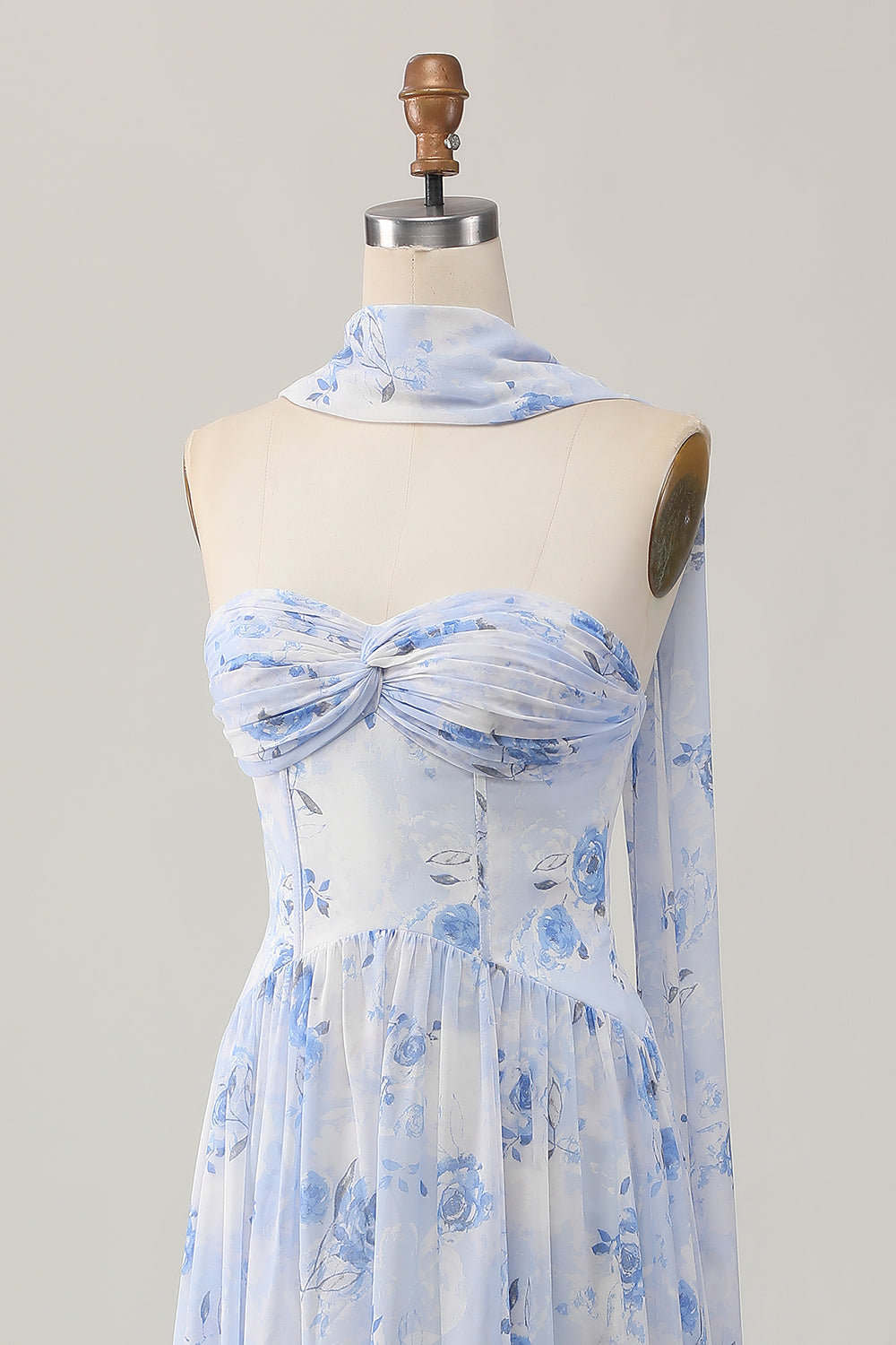 Robe d’invitée de mariage imprimée trapèze sans bretelles fleur bleue avec fente