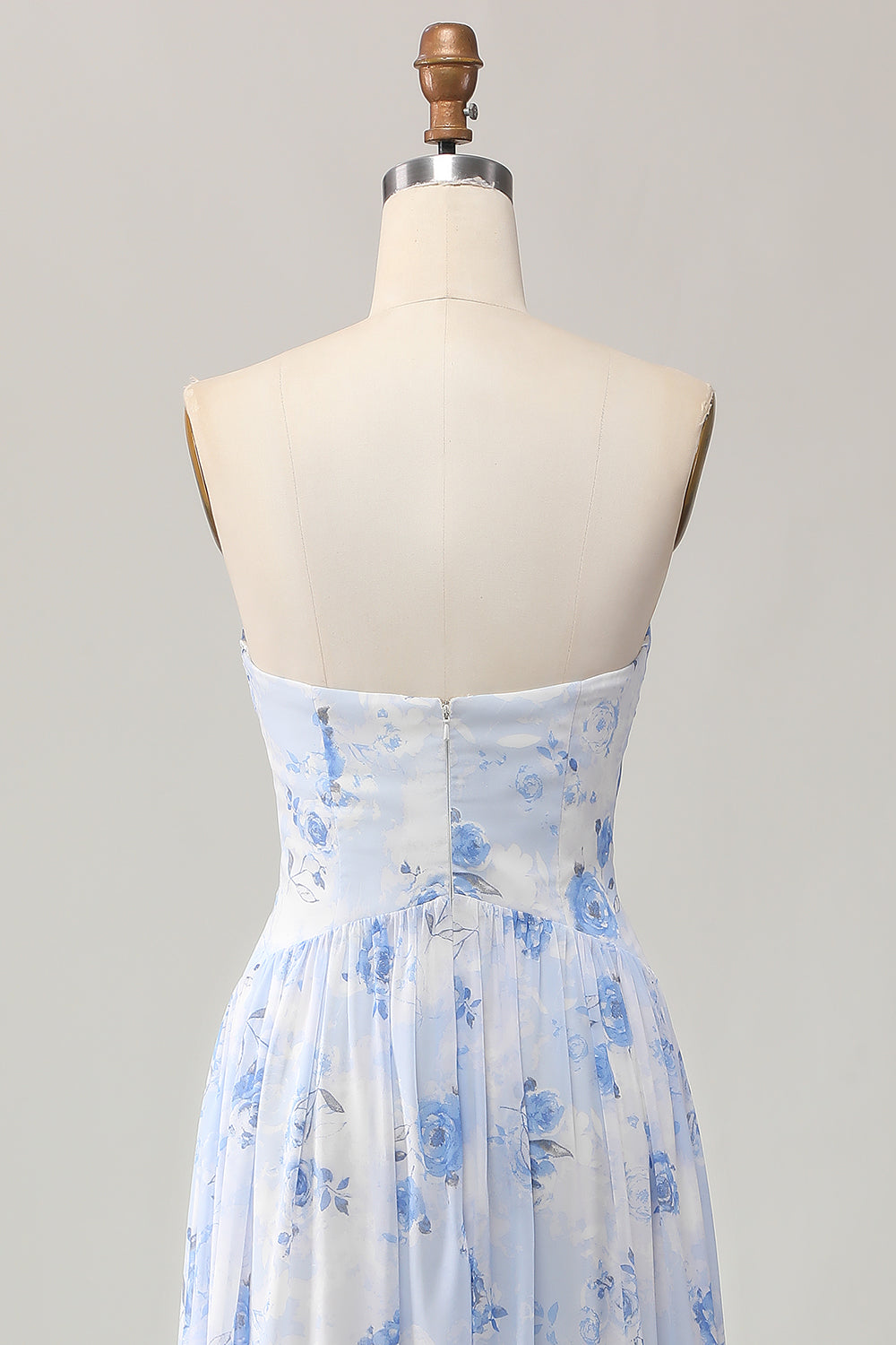 Robe d’invitée de mariage imprimée trapèze sans bretelles fleur bleue avec fente