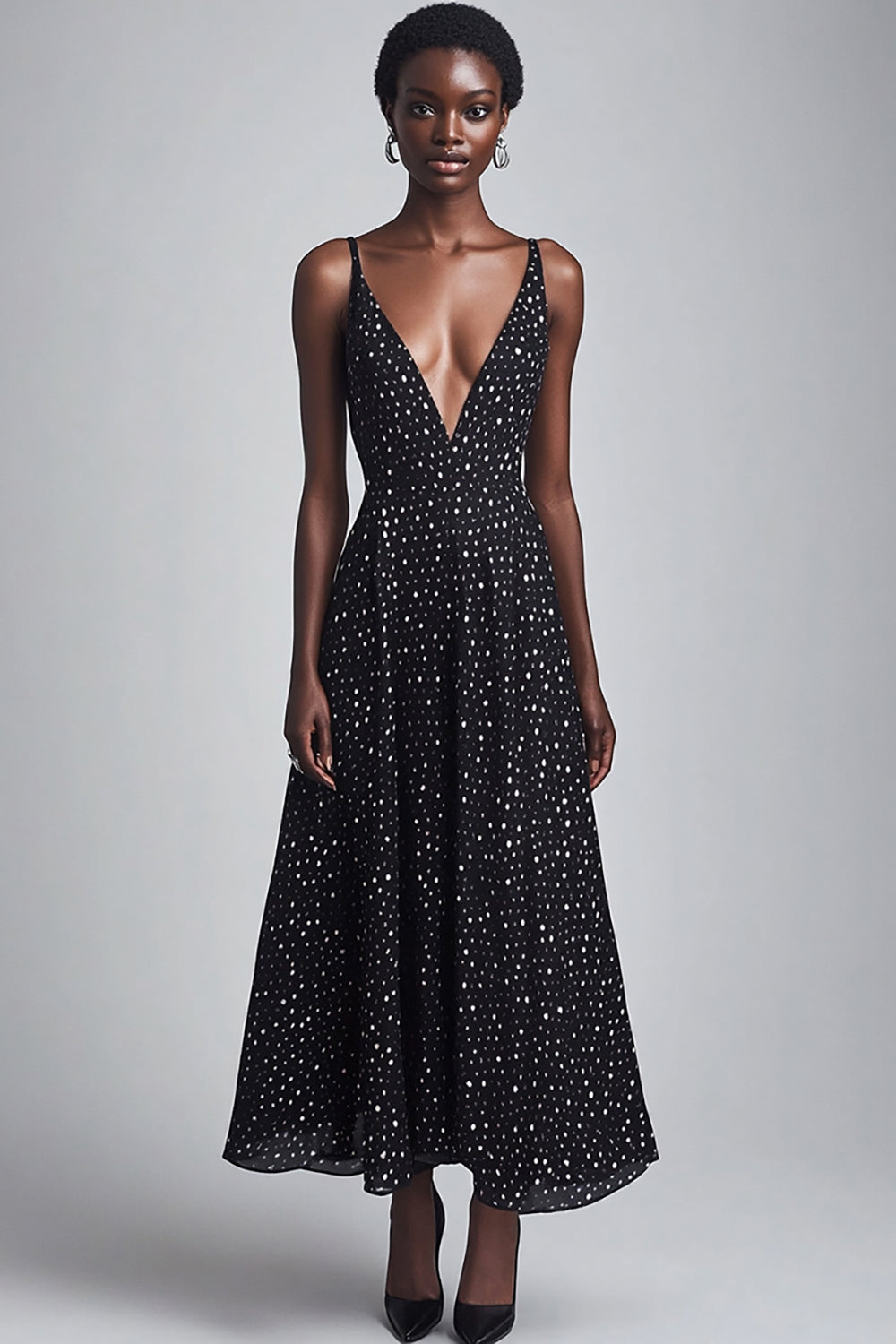 Robe longue noire à pois blancs à col en V
