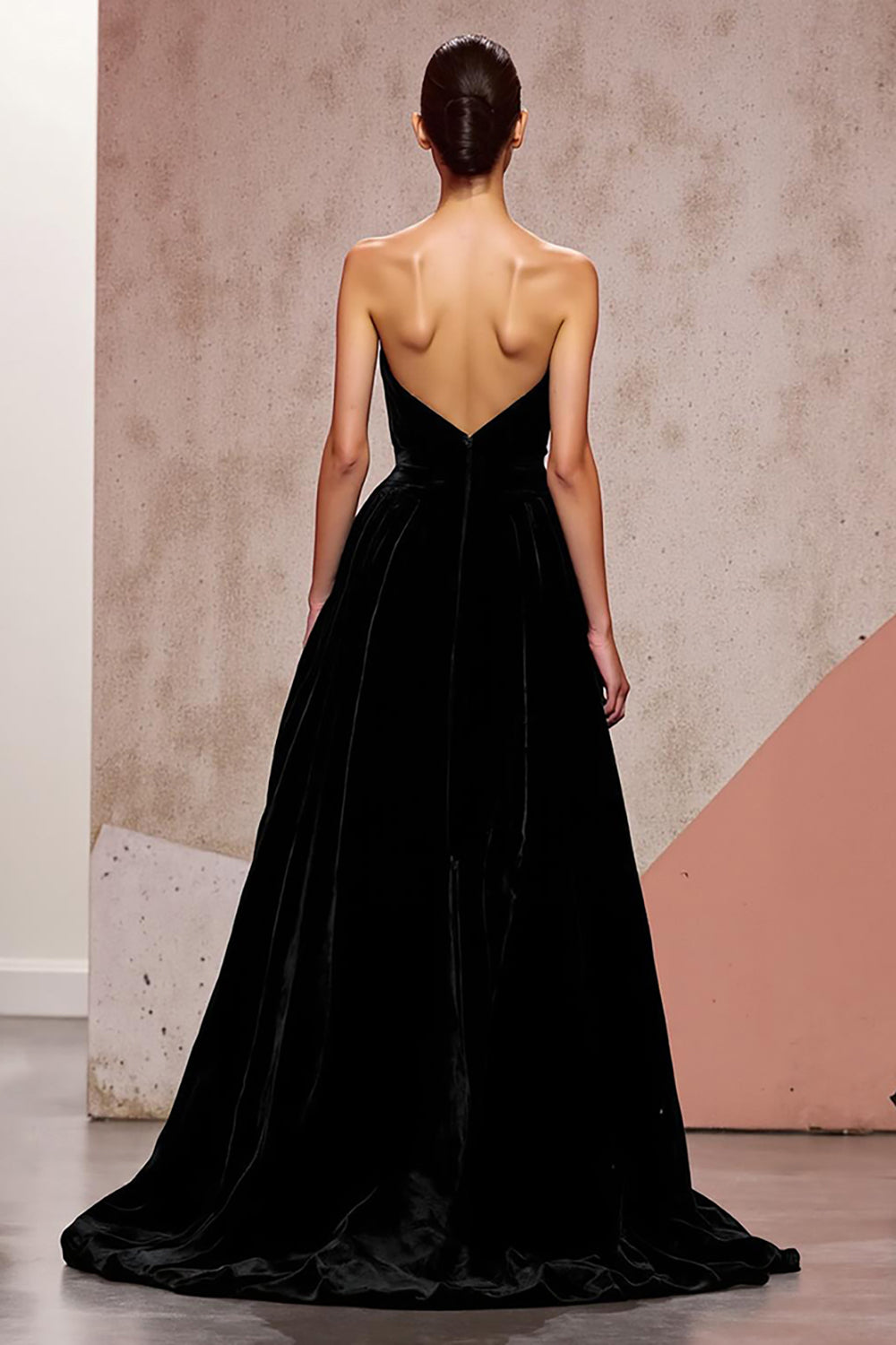 Robe de soirée longue simple en velours noir dos nu