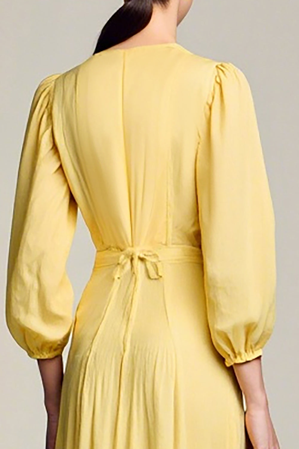 Une ligne jaune col V longue robe