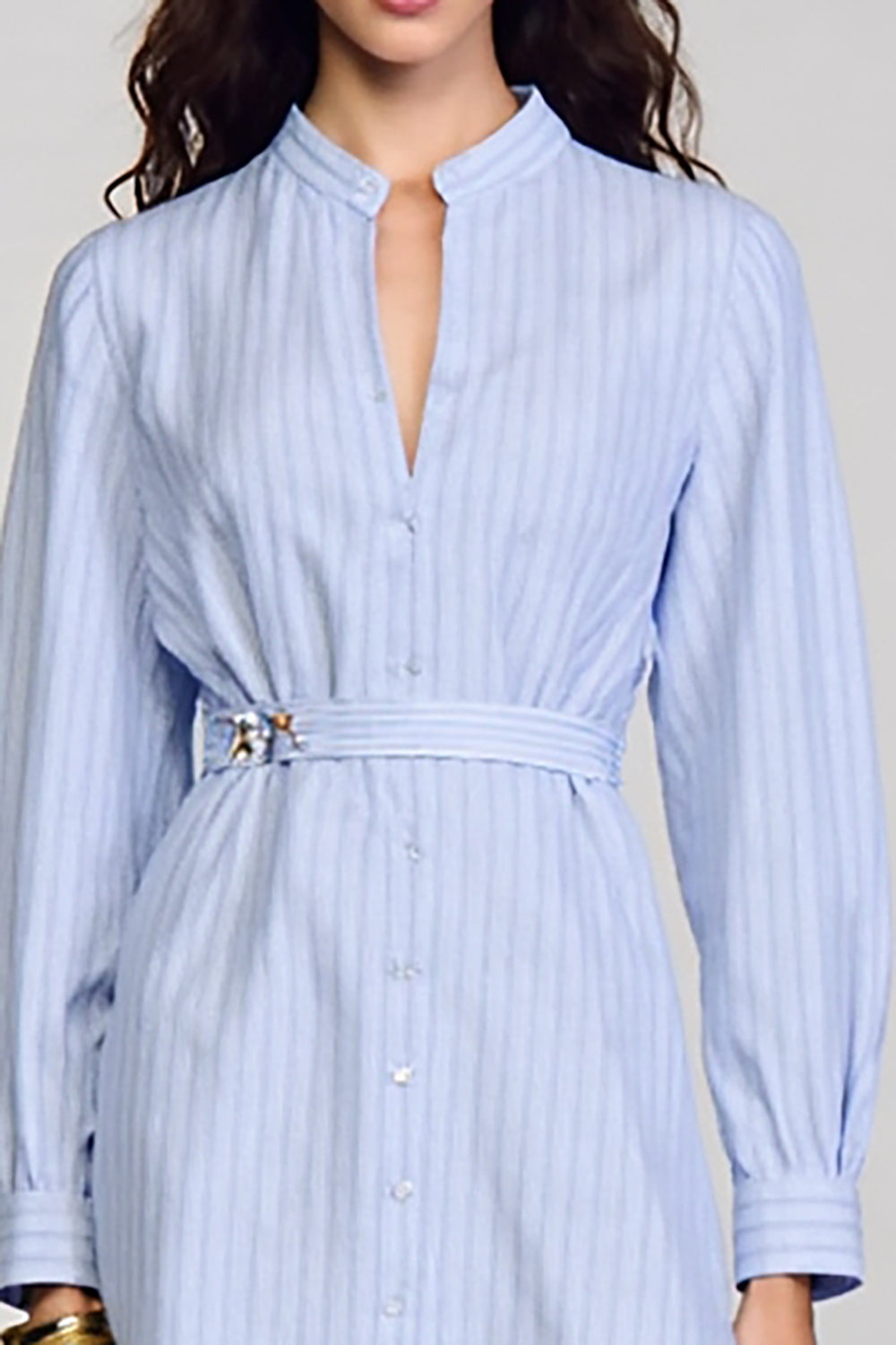 Robe de travail fourreau à rayures bleues à manches longues avec ceinture