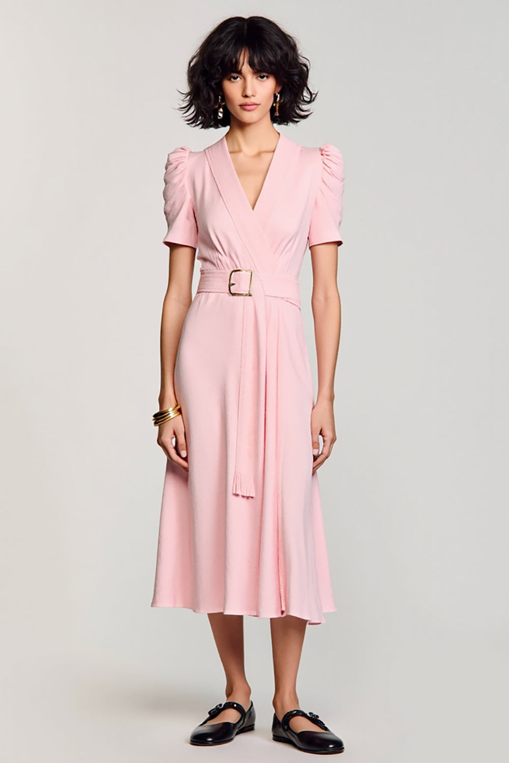 Robe de travail midi à col en V rose avec ceinture