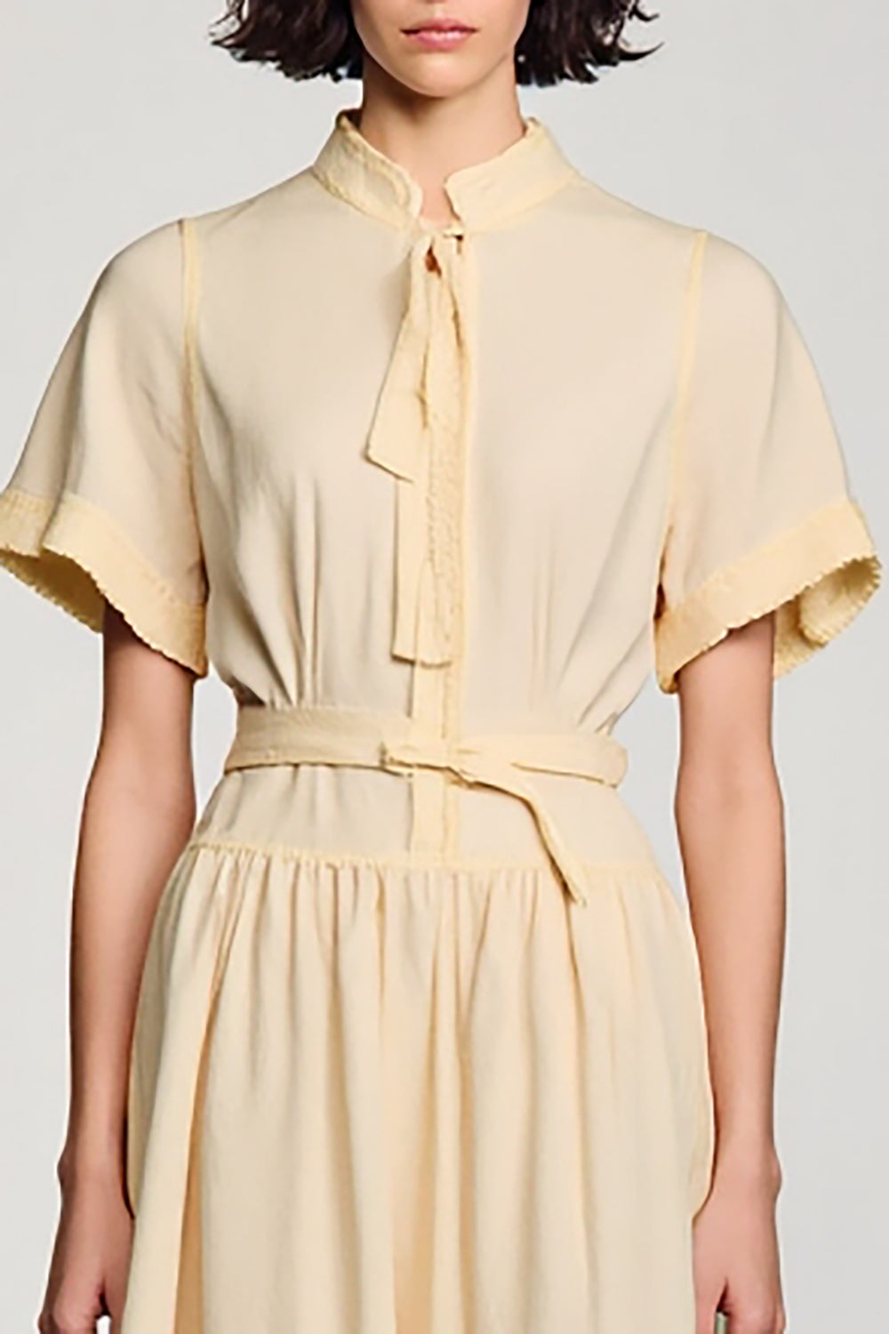 Robe longue de travail abricot à col haut avec ceinture