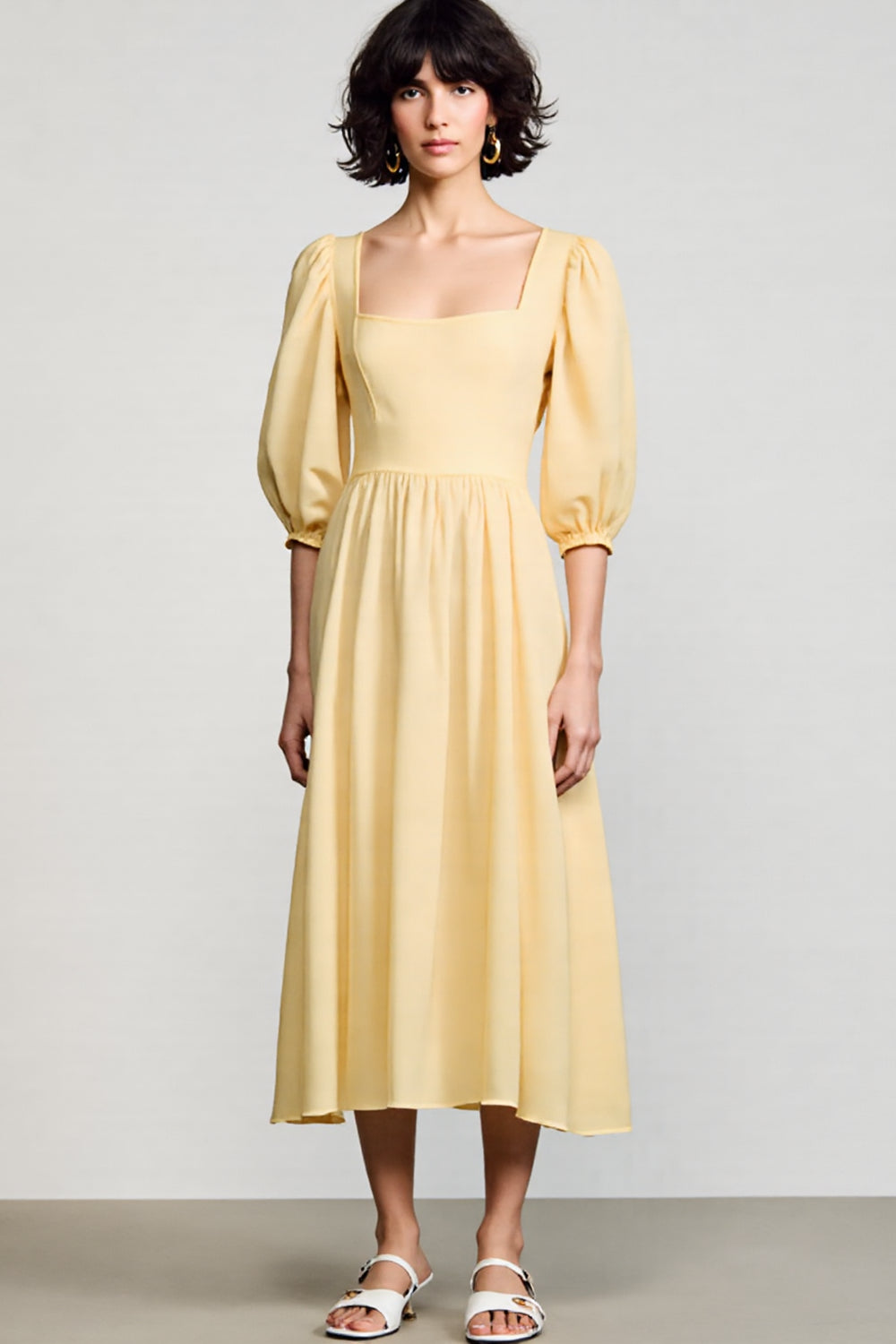Robe midi à col carré jaune
