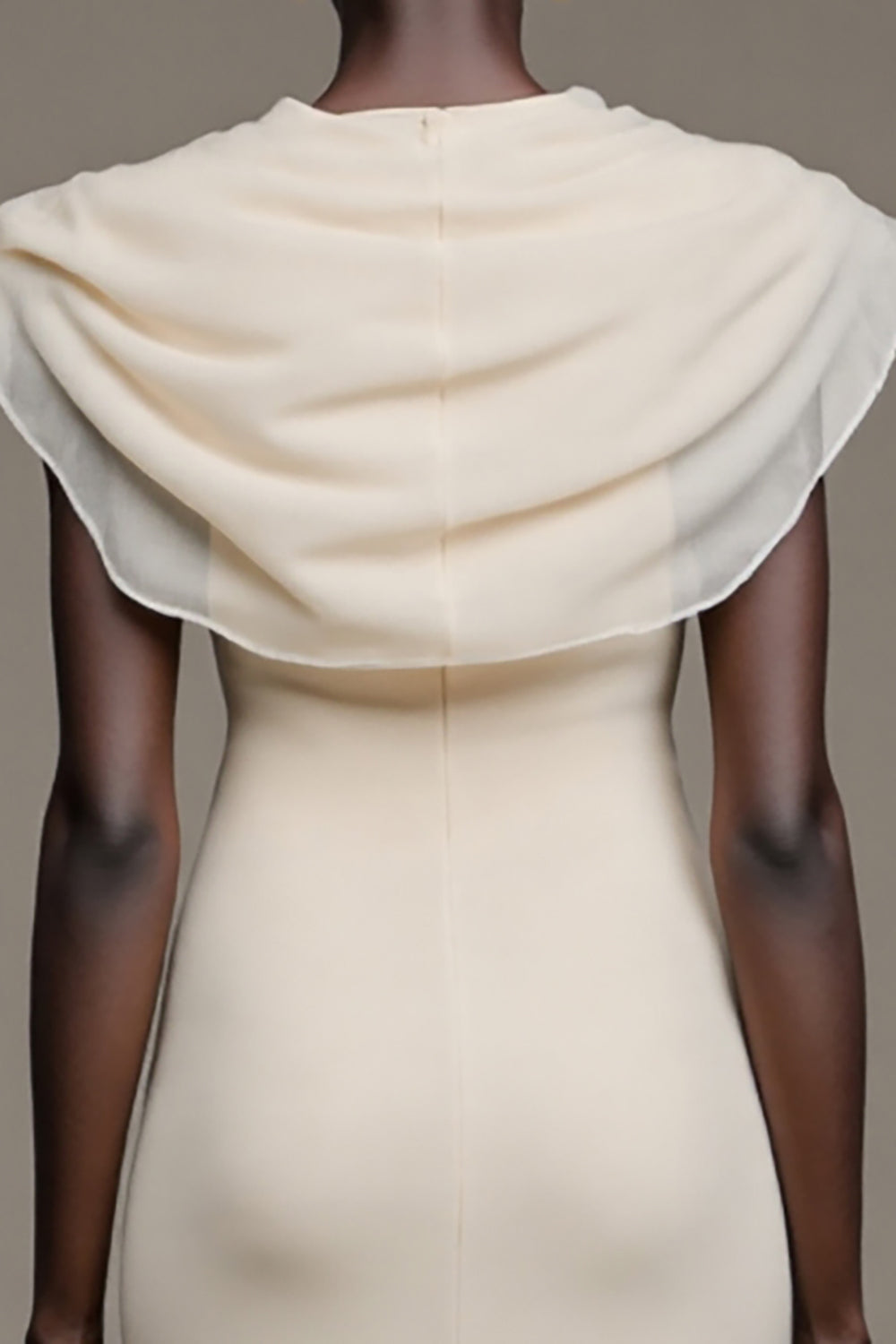 Robe à col cape sirène ivoire