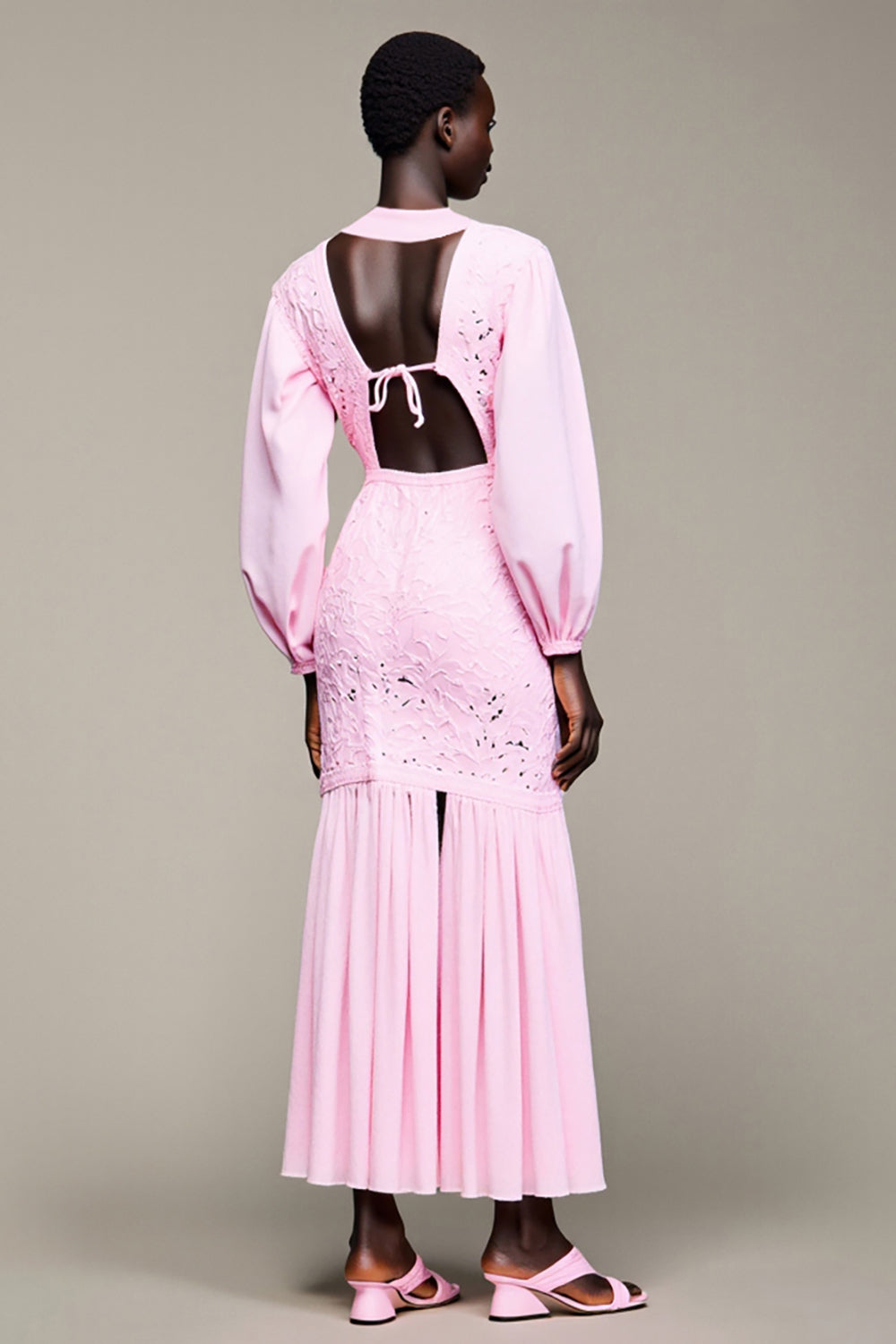 Robe rose à revers cranté