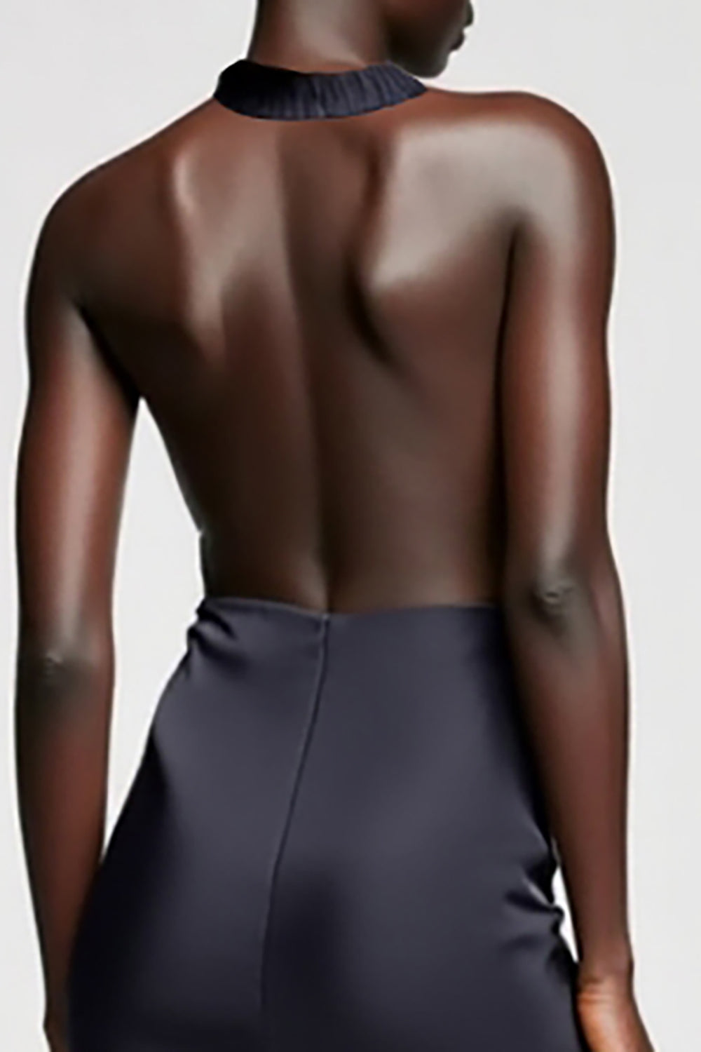 Robe midi dos nu en satin dos nu noir