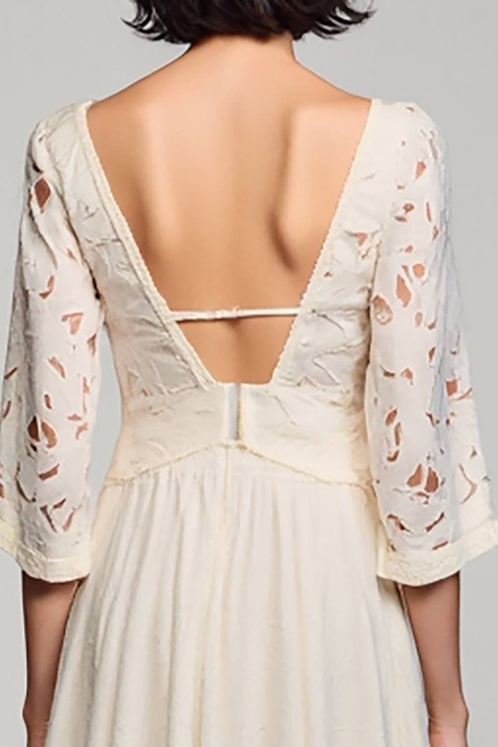 Robe midi à col carré ivoire avec demi-manches