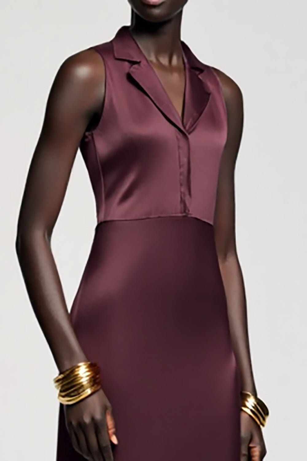 Robe en satin à revers crantés rouge foncé