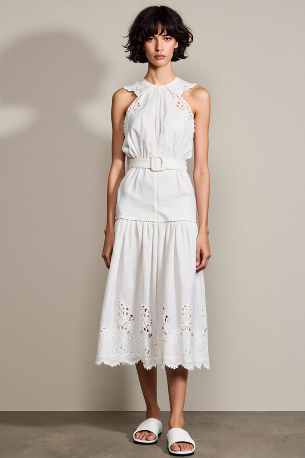 Robe midi blanche avec ceinture