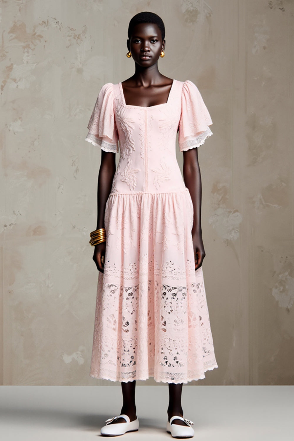 Dentelle rose col carré une ligne volantée robe