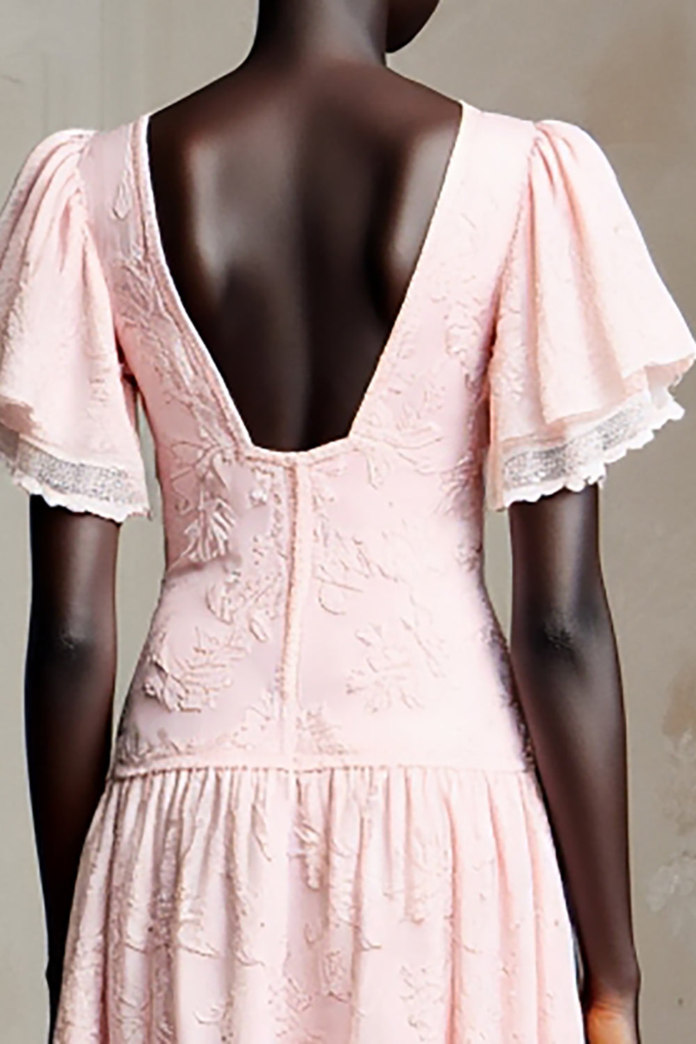 Dentelle rose col carré une ligne volantée robe