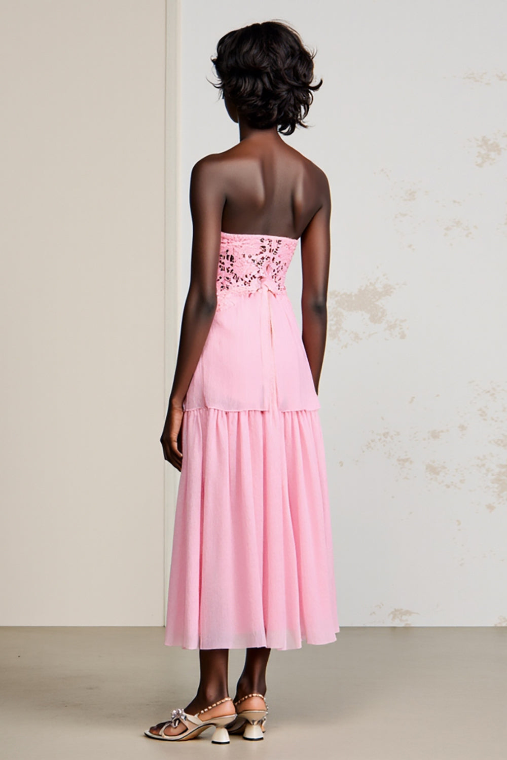 Bretelle dentelle rose une robe trapèze