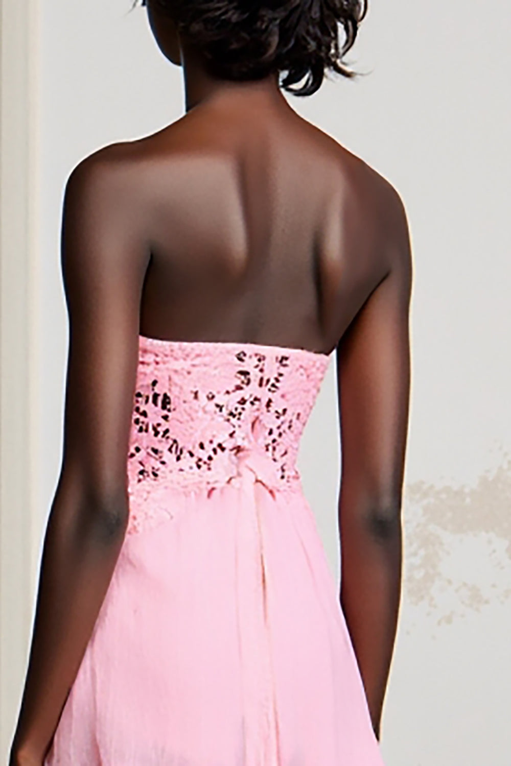 Bretelle dentelle rose une robe trapèze