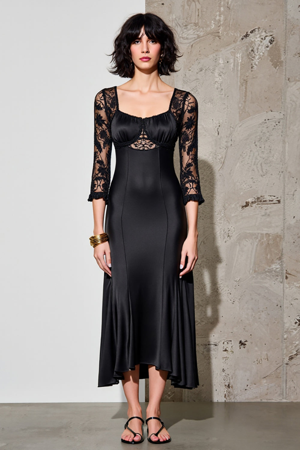 Robe midi fourreau noir avec dentelle