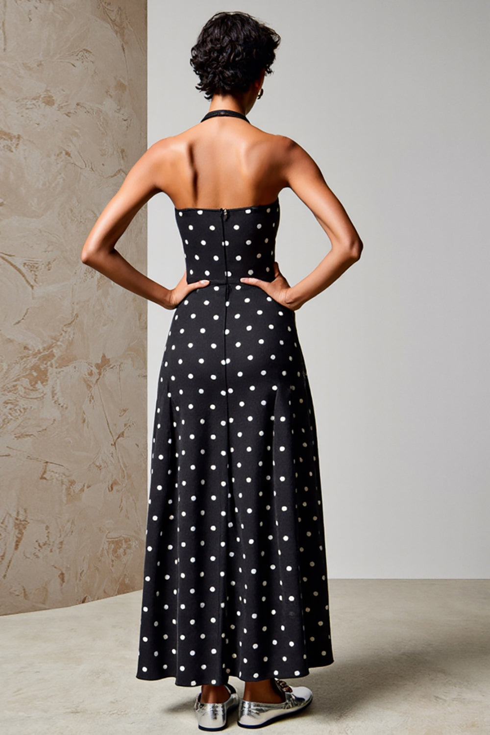Robe noire à pois licol