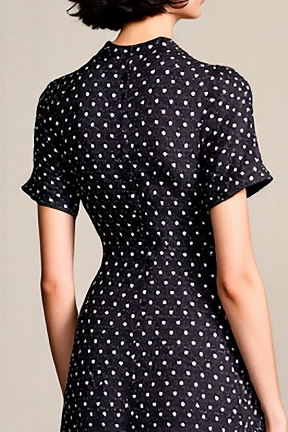 Robe noire à pois