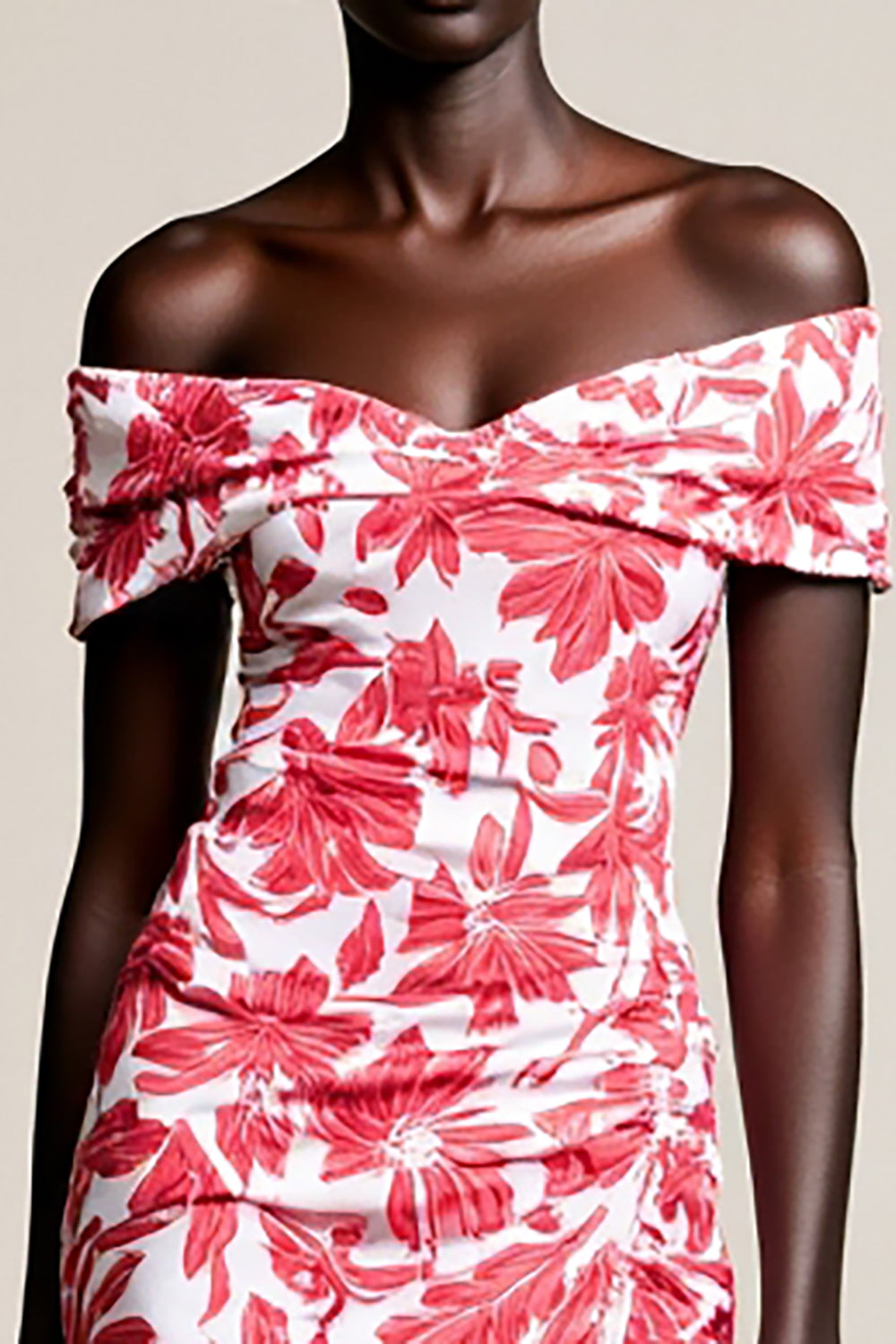 Robe moulante à épaules dénudées florale rouge avec fente