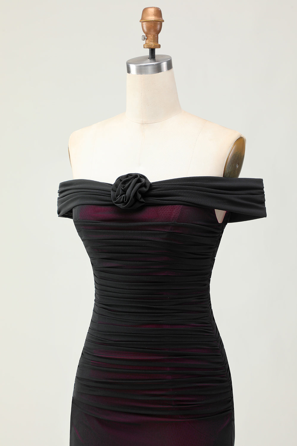 Robe de demoiselle d’honneur rose noire à épaules dénudées avec fleur 3D