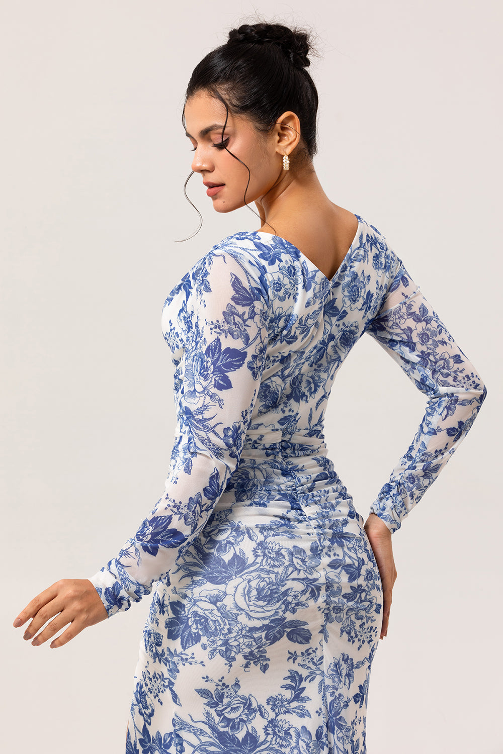Blanc Bleu Fleur V Col Gaine Imprimé Manches Longues Robe de demoiselle d’honneur avec fente