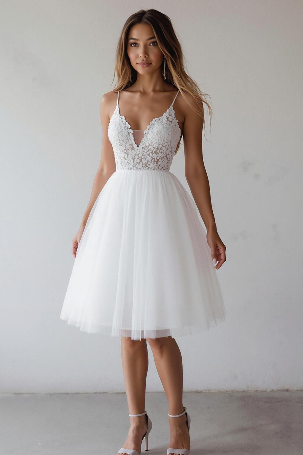 Dentelle Une Ligne Col V Petite Robe Blanche