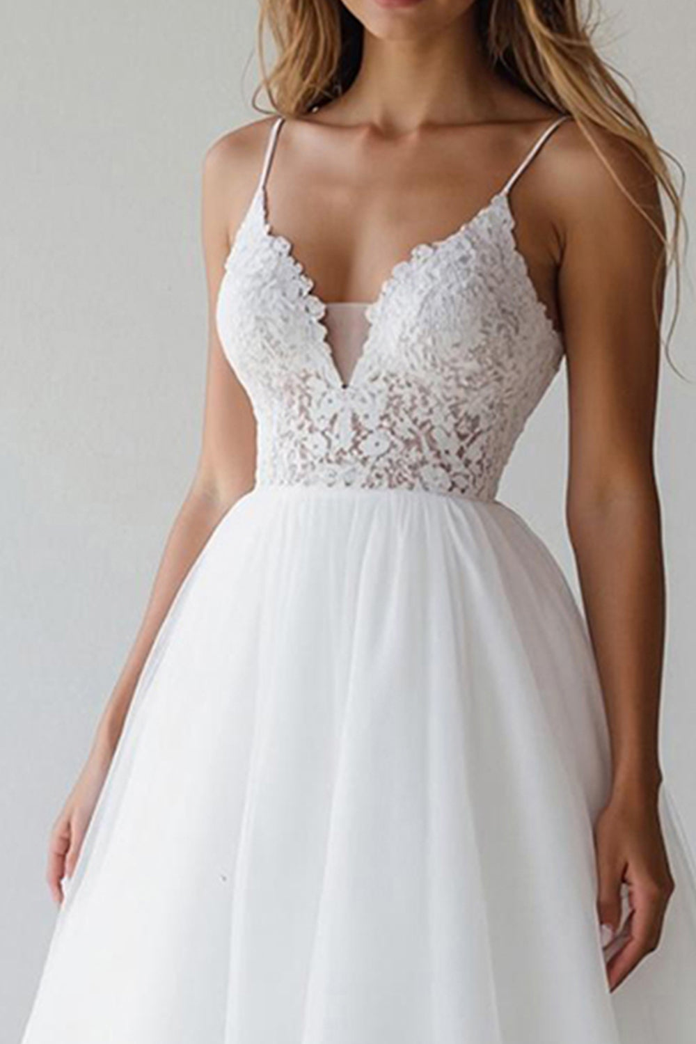Une ligne spaghetti bretelles tulle petite robe blanche