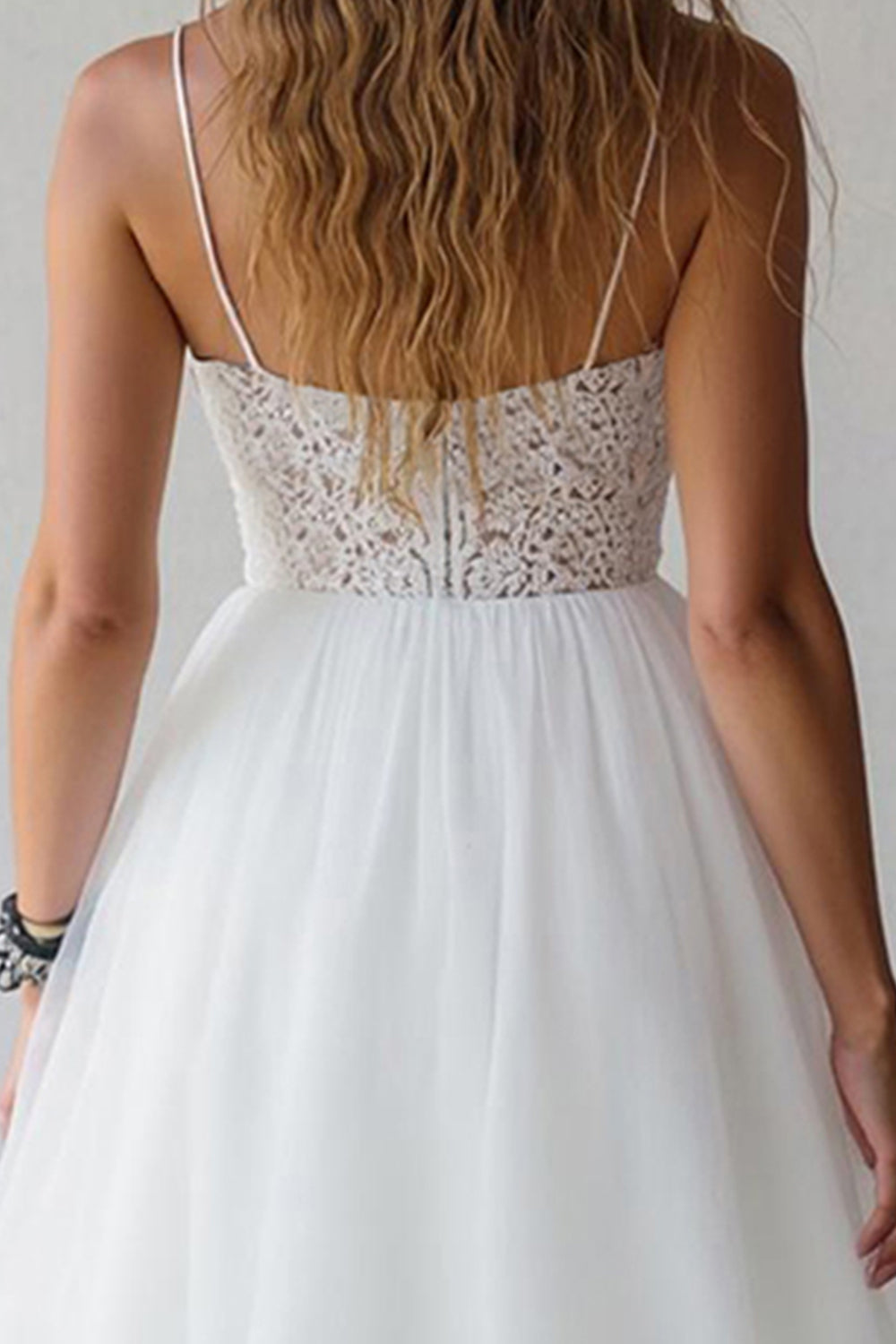 Une ligne spaghetti bretelles tulle petite robe blanche