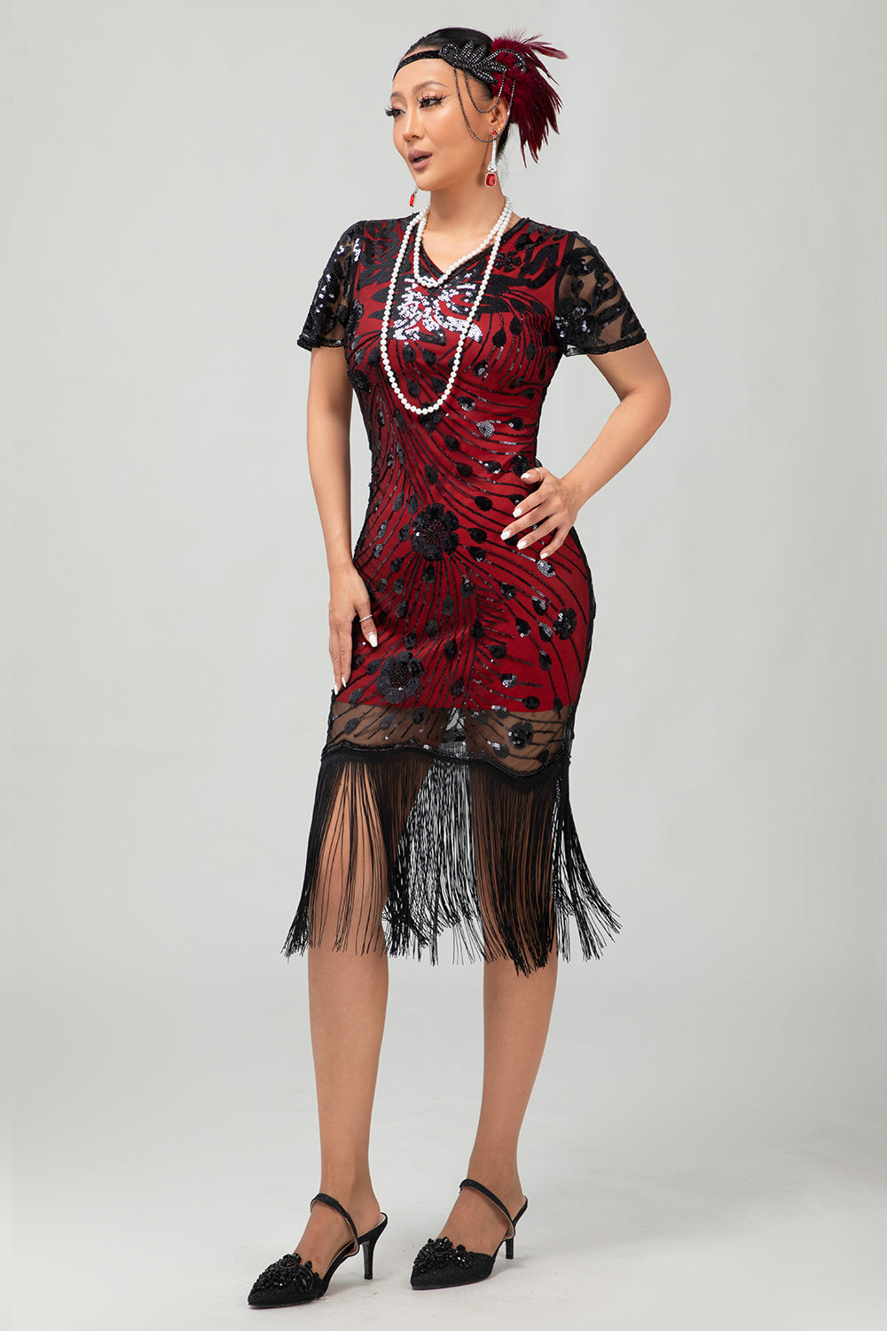 Robe à clapet à paillettes à franges rouges noires et rouges des années 1920