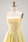 Robe de cocktail corset trapèze sans bretelles jaune avec perles
