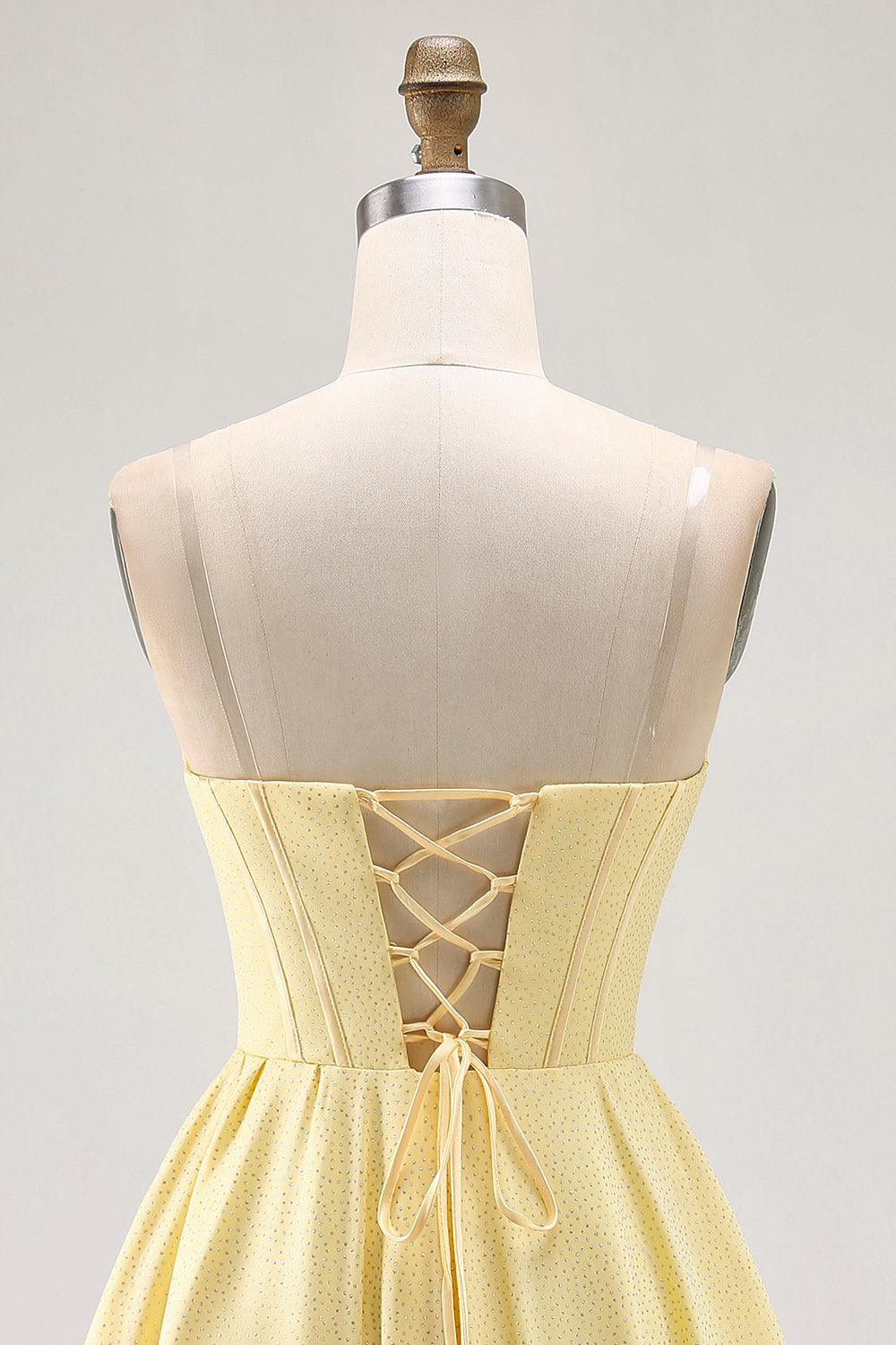 Robe de cocktail corset trapèze sans bretelles jaune avec perles
