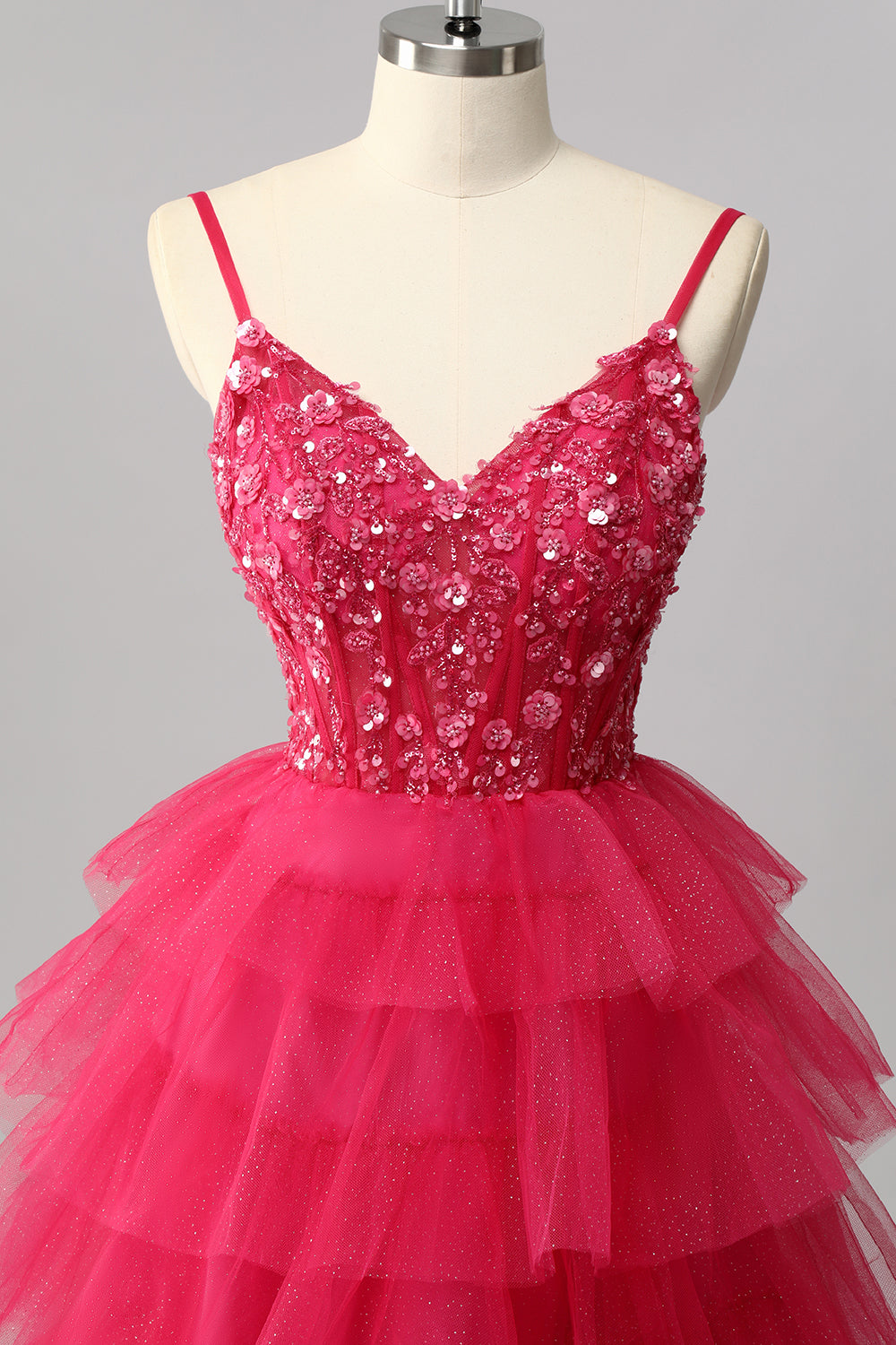 Robe de bal longue à plusieurs niveaux fuchsia scintillante avec appliques