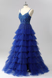 Corset bleu royal scintillant Une robe de bal longue à plusieurs niveaux avec appliques