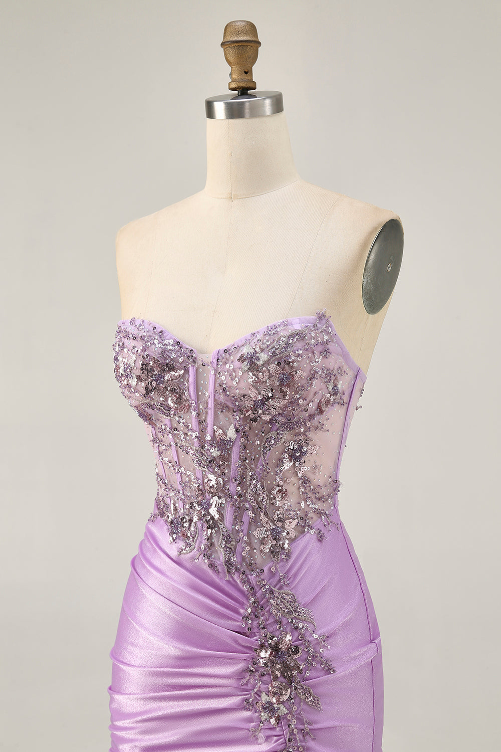 Robe courte moulante sans bretelles lilas scintillante avec lacets dans le dos