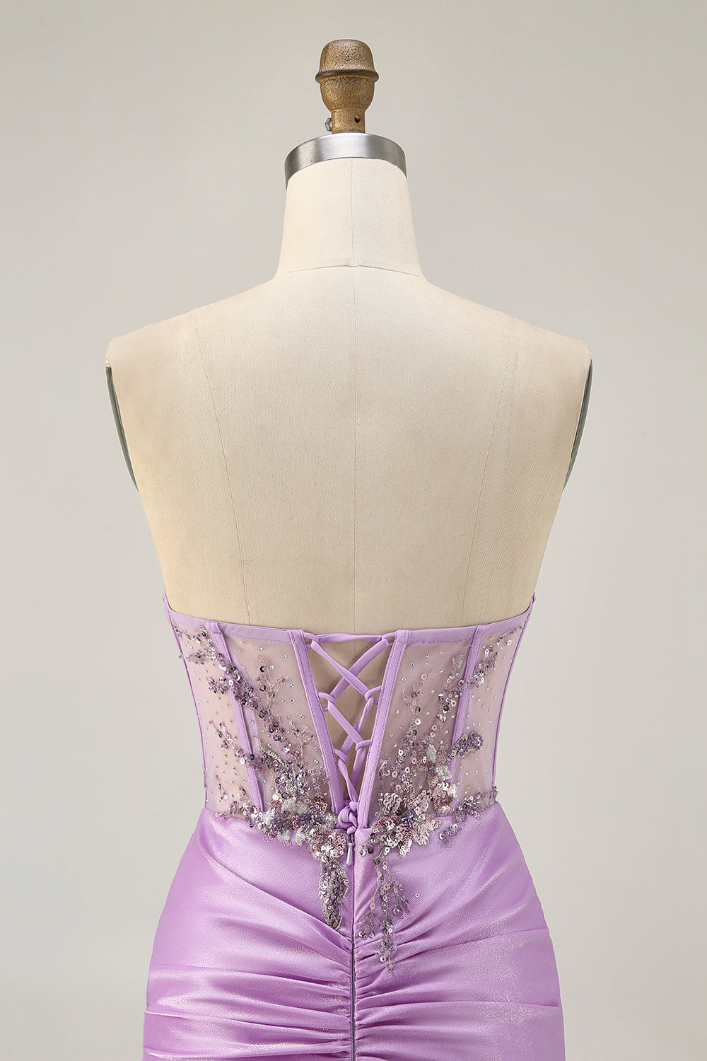 Robe courte moulante sans bretelles lilas scintillante avec lacets dans le dos