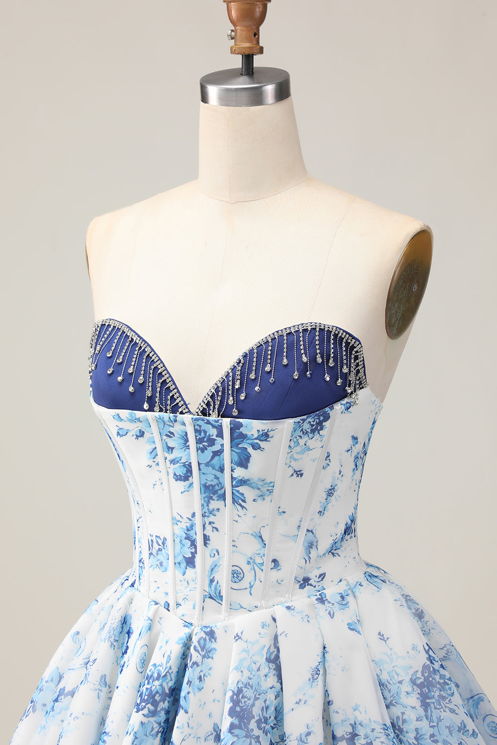Robe de bal perlée imprimée en perles blanche fleur bleue
