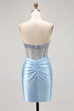 Robe de bal moulante corset perlée en satin bleu