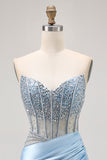 Robe de bal moulante corset perlée en satin bleu